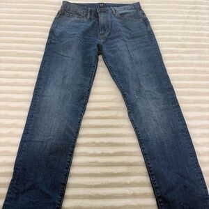 Gap medium wash athletic slim jeans, 31W, 32L